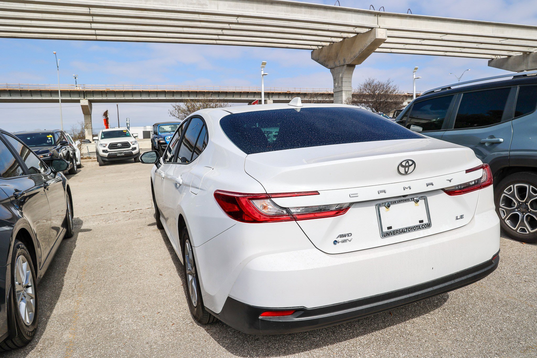 Used 2025 Toyota Camry LE w/ Convenience Package image 10