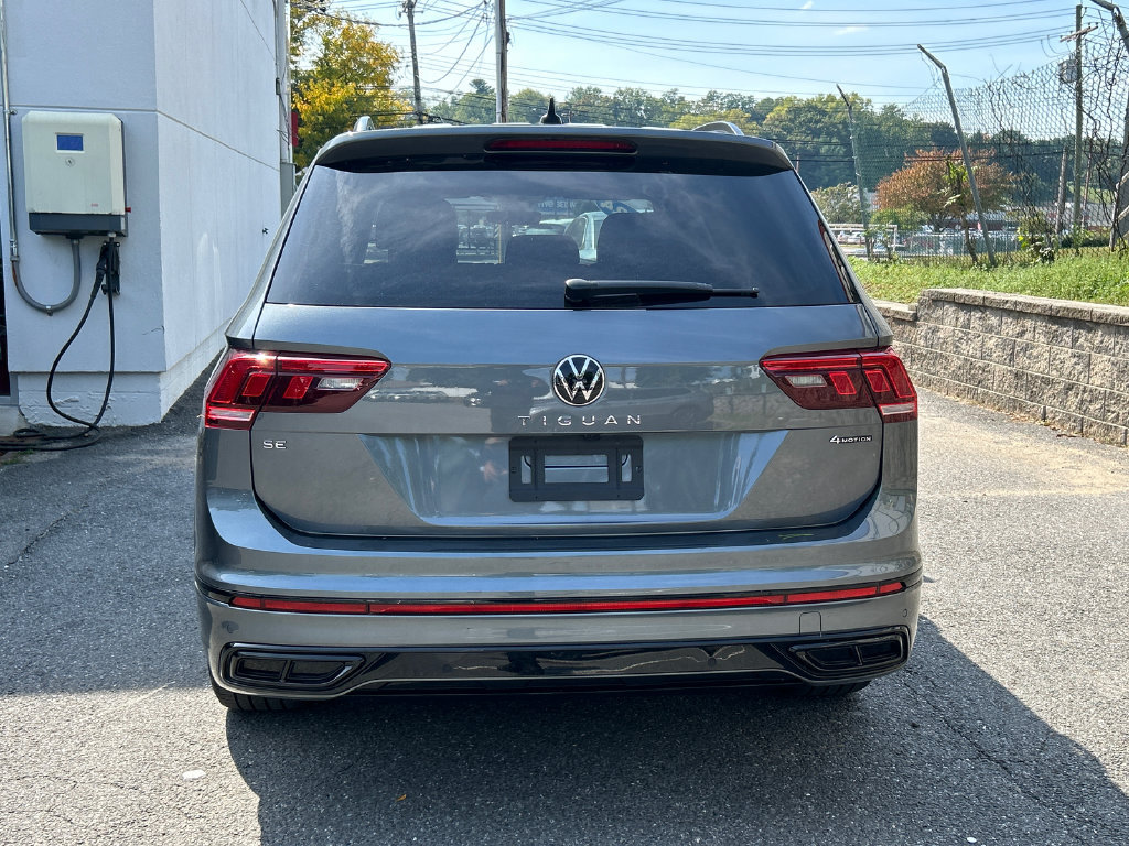 Used 2024 Volkswagen Tiguan SE R-Line AWD/4WD image 3