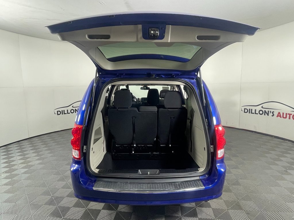 Used 2018 Dodge Grand Caravan SE w/ UConnect Hands-Free Group image 6
