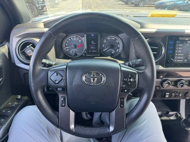 Used 2018 Toyota Tacoma TRD Off-Road AWD/4WD image 18