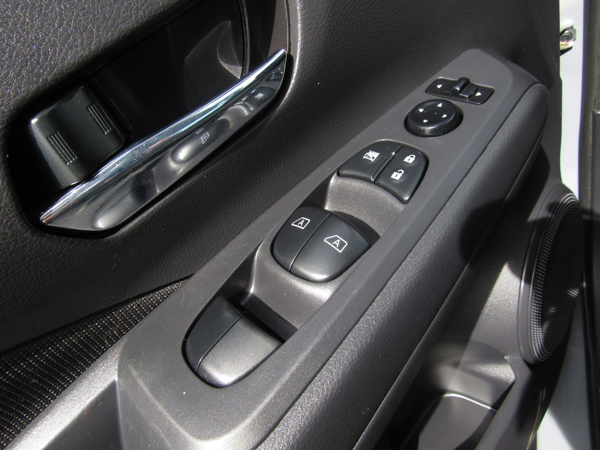 Used 2024 Nissan Kicks SV image 21