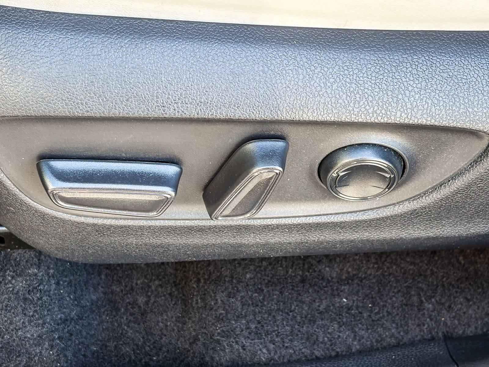 Used 2022 Toyota RAV4 Limited image 21