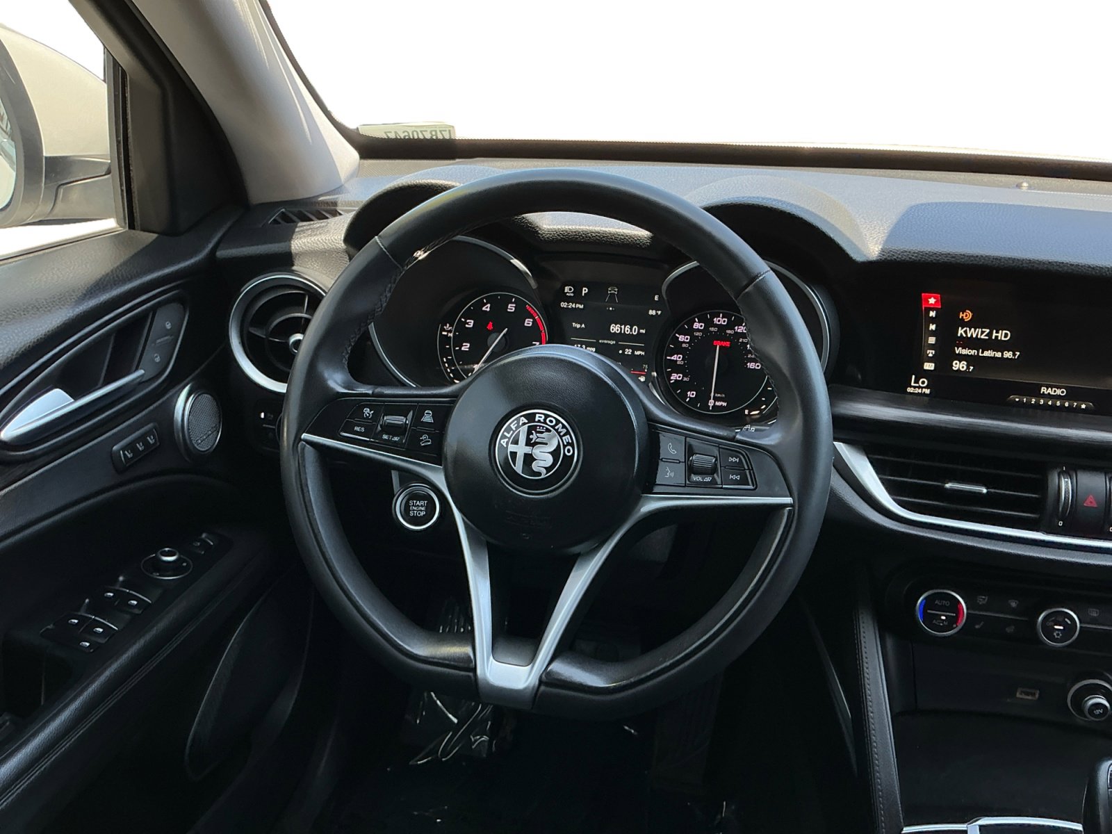 Used 2018 Alfa Romeo Stelvio AWD image 11