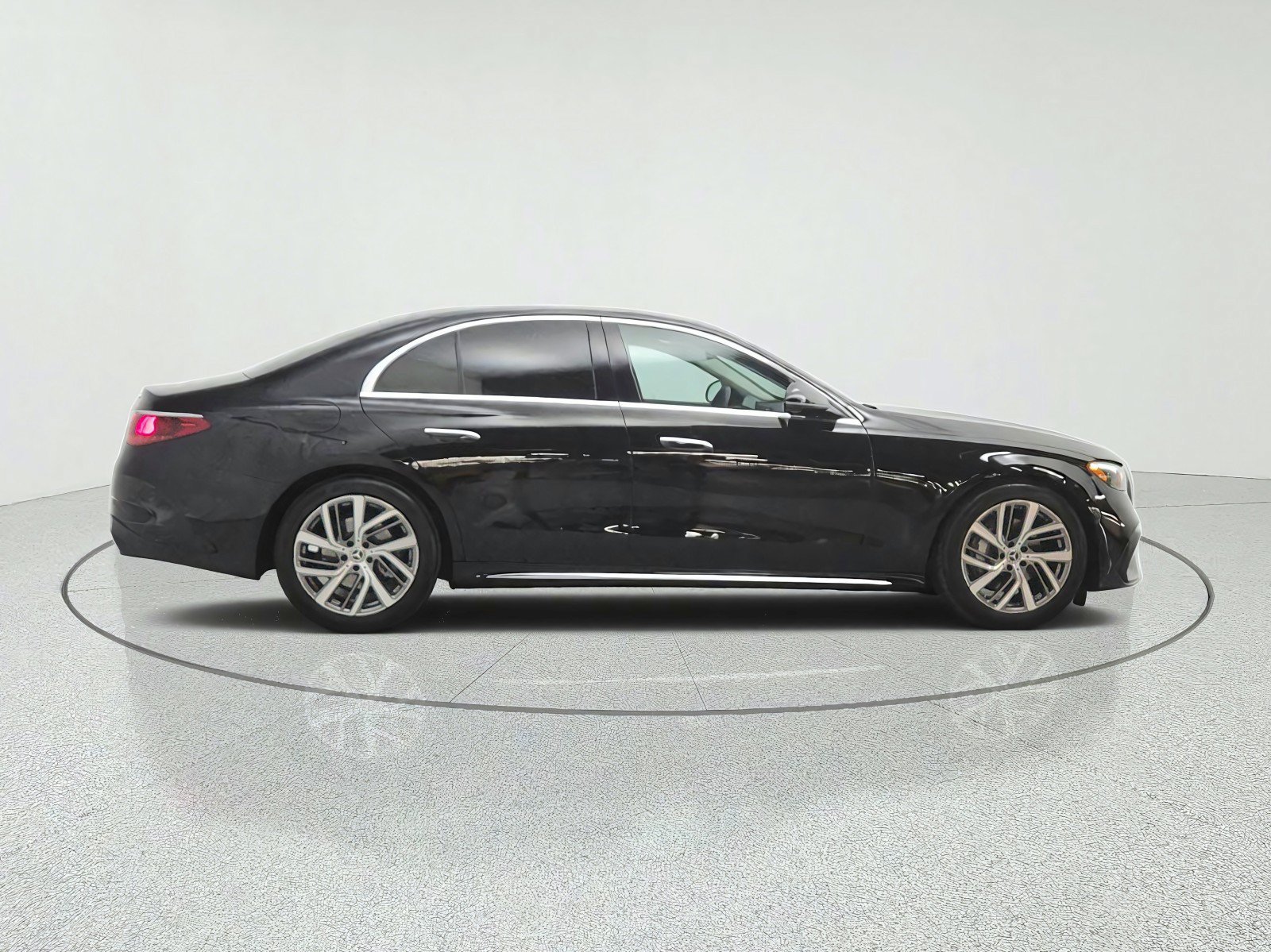 Used 2025 Mercedes-Benz E 350 Sedan image 4