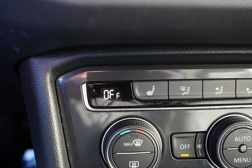 Used 2021 Volkswagen Tiguan SE w/ Panoramic Sunroof Package image 27