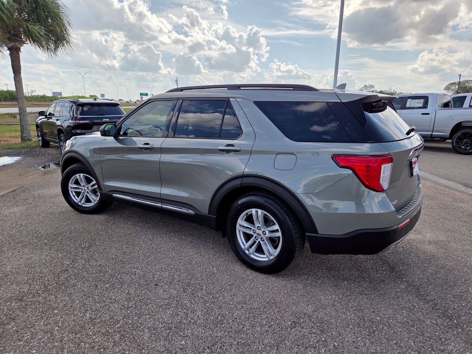 Used 2020 Ford Explorer XLT w/ Equipment Group 202A RWD image 5