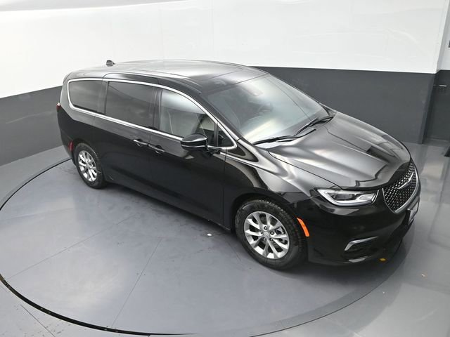 New 2026 Chrysler Pacifica Limited image 11
