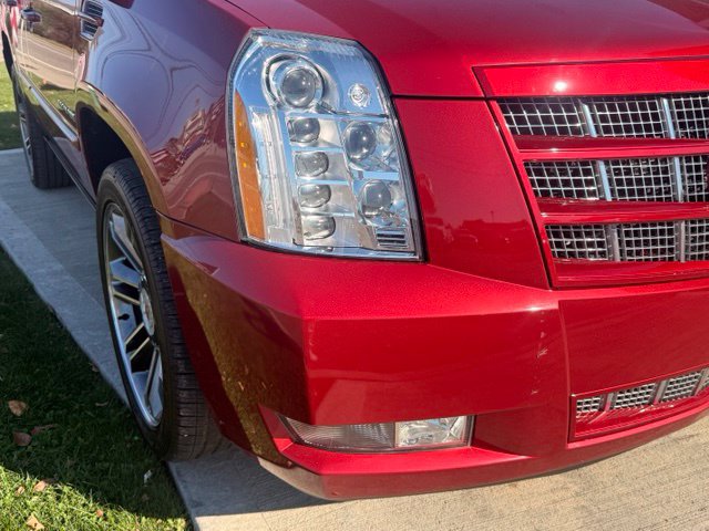 Used 2012 Cadillac Escalade Premium AWD/4WD image 2