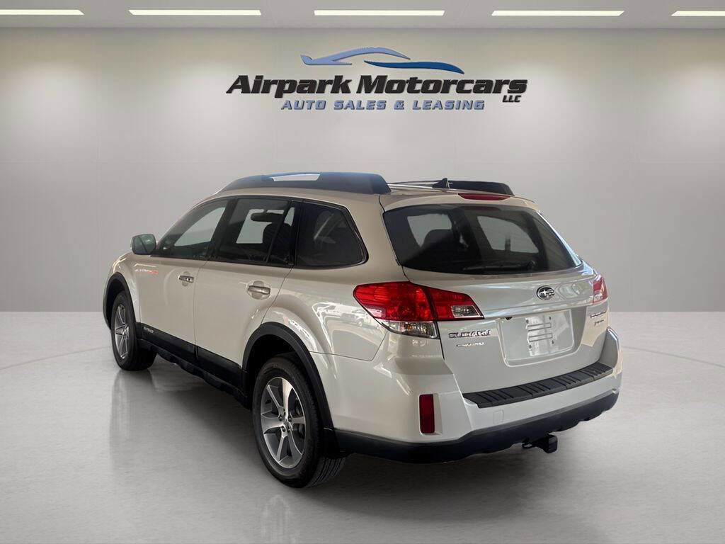 Used 2013 Subaru Outback 3.6R Limited w/ Special Appearance Pkg image 3