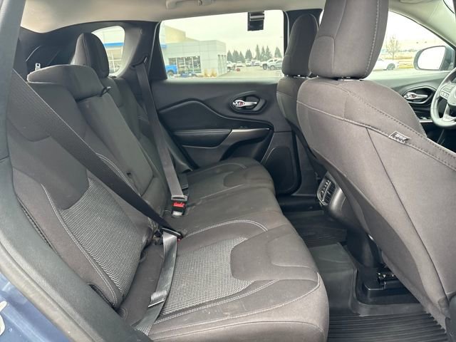 Used 2021 Jeep Cherokee Latitude w/ Mopar Interior Package AWD/4WD image 24