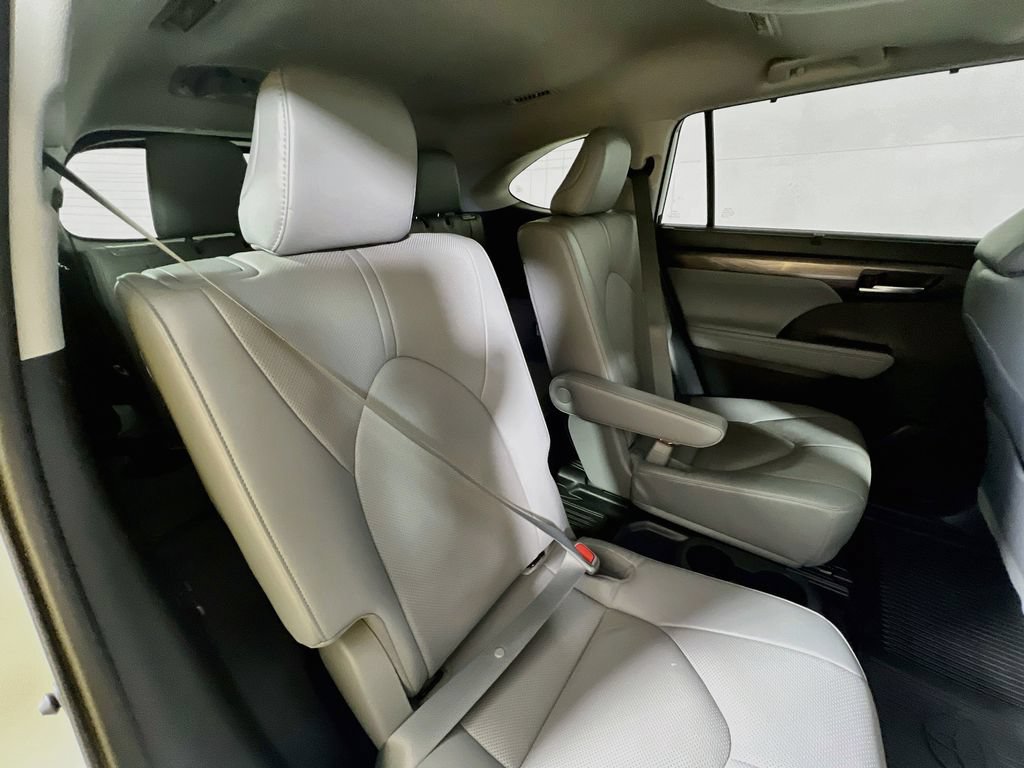 Certified 2023 Toyota Highlander Limited AWD/4WD image 26