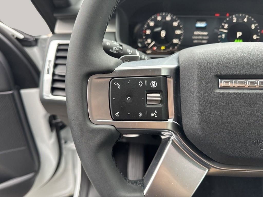 New 2024 Land Rover Discovery Dynamic SE image 23