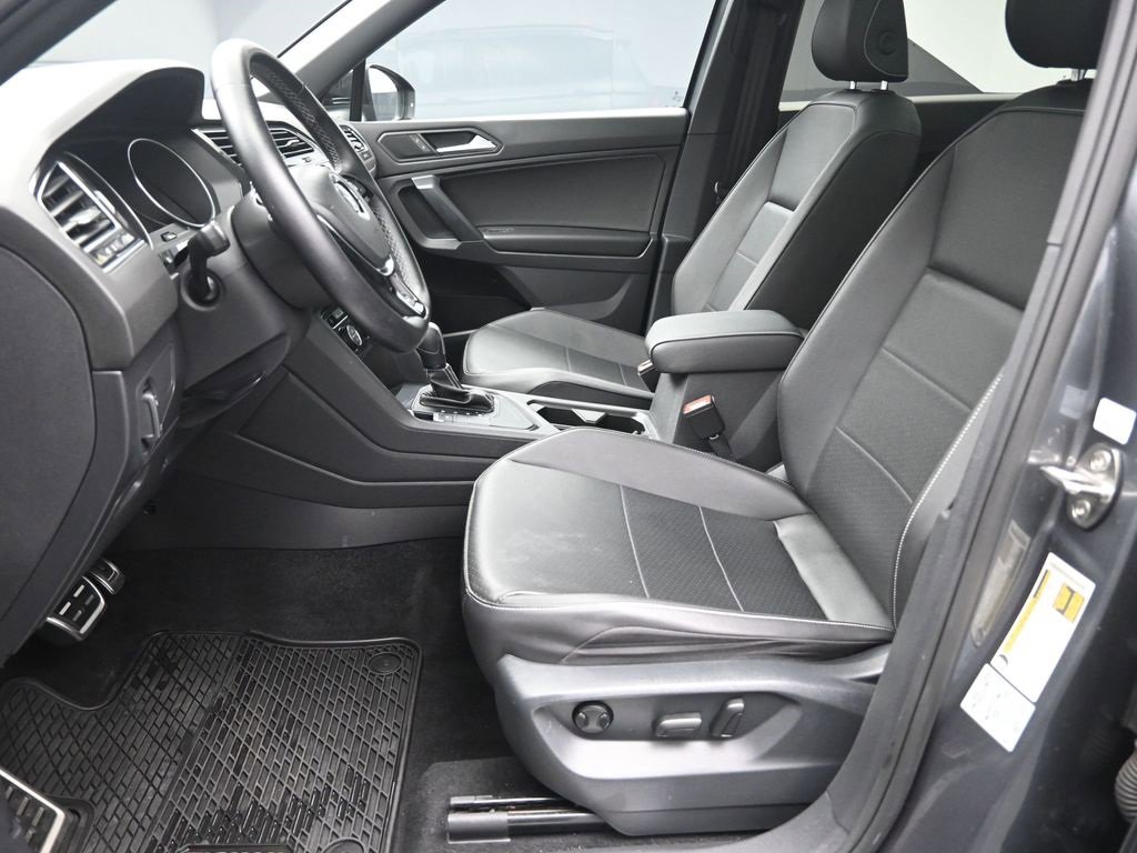 Used 2021 Volkswagen Tiguan SE R-Line image 18