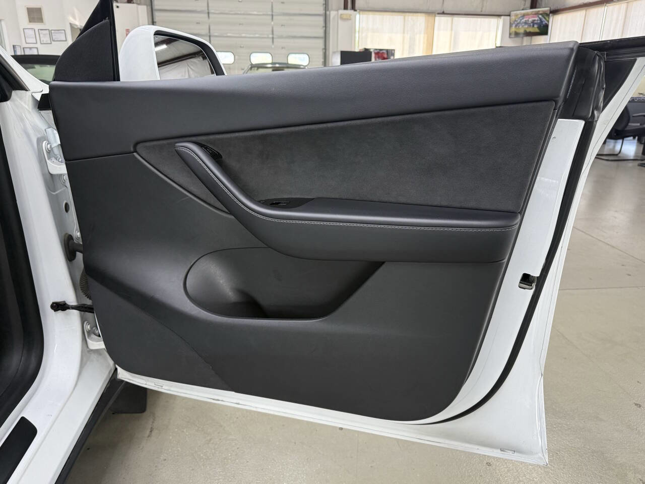 Used 2021 Tesla Model Y Long Range image 16