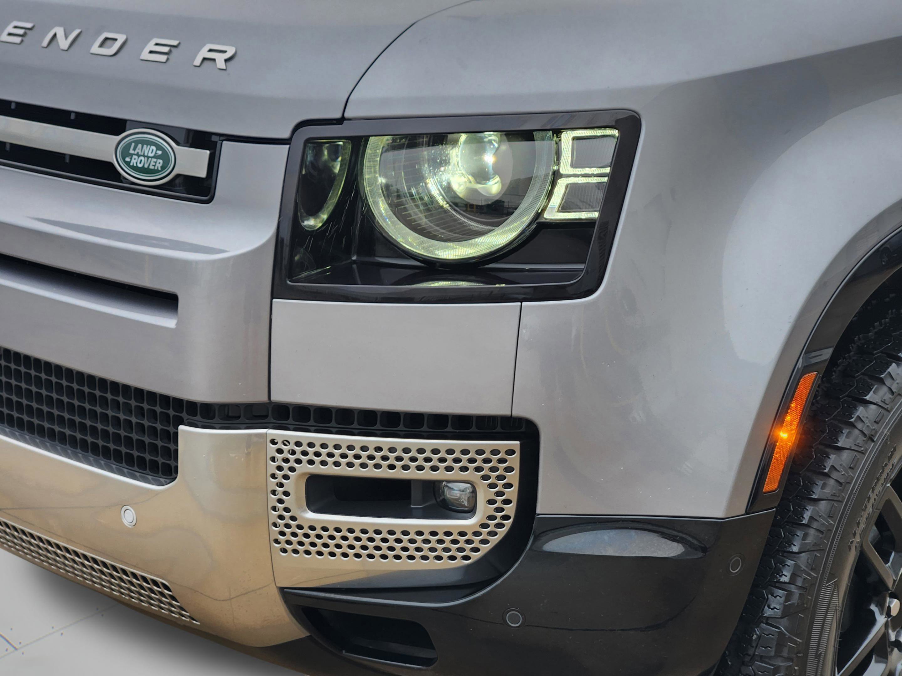 Certified 2023 Land Rover Defender 110 SE AWD/4WD image 31