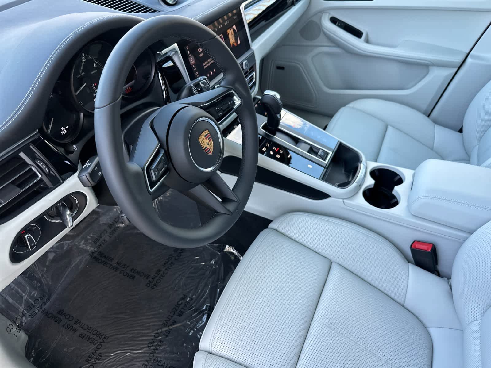 New 2026 Porsche Macan AWD/4WD image 4