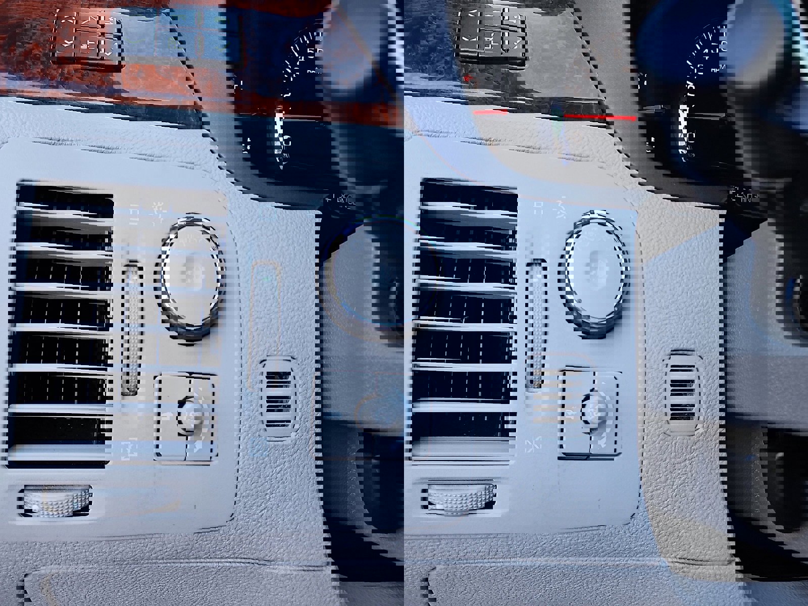 Used 2006 Cadillac DTS w/ Sun And Sound Package image 18