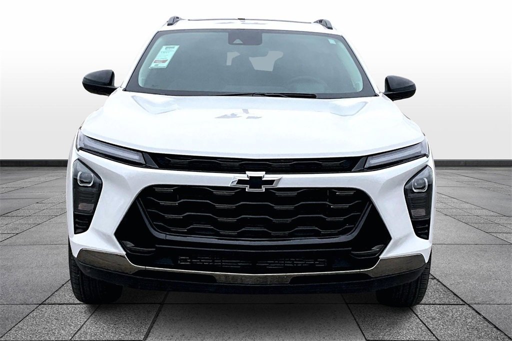 Used 2025 Chevrolet Trax ACTIV w/ Sunroof Package image 3