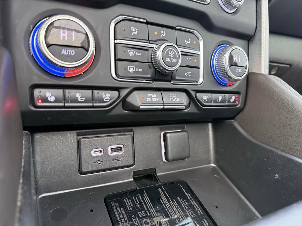 Used 2022 GMC Yukon SLT w/ SLT Premium Package image 18
