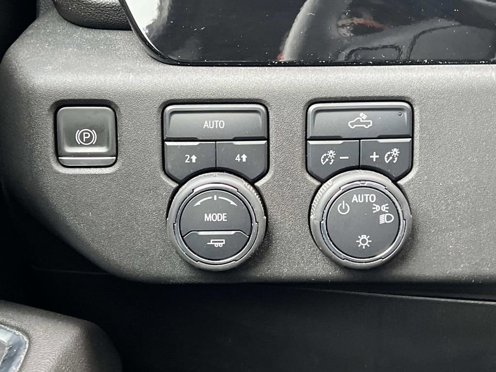 Used 2023 Chevrolet Silverado 1500 LT AWD/4WD image 23