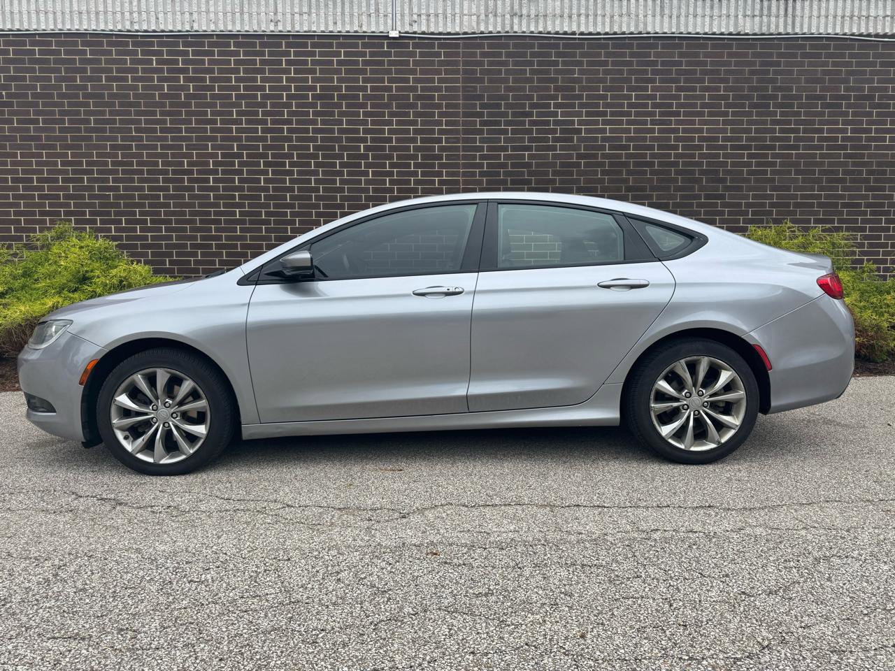 Used 2015 Chrysler 200 S image 2