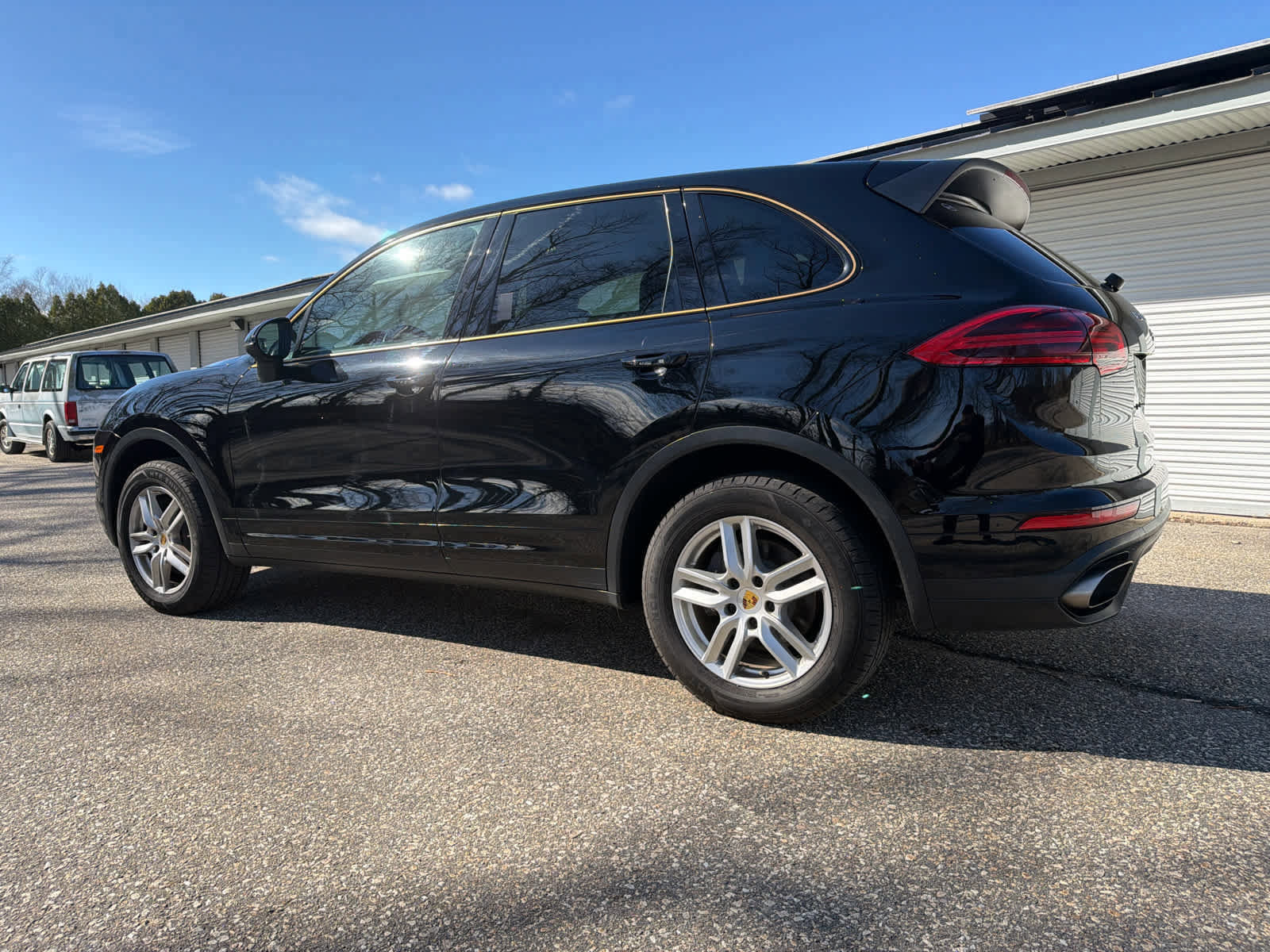 Used 2018 Porsche Cayenne Platinum Edition image 3