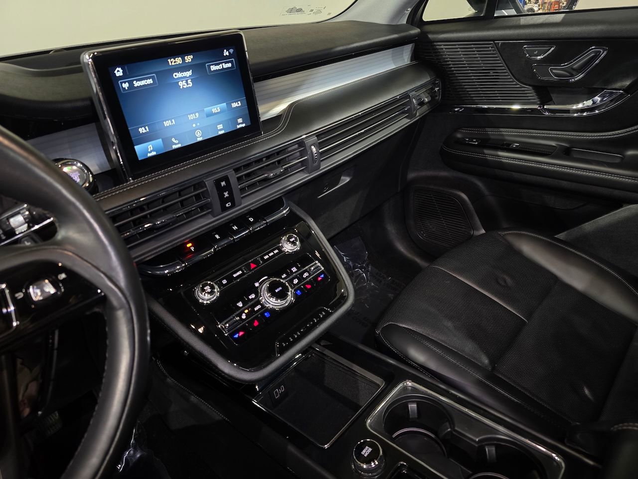 Used 2022 Lincoln Corsair AWD w/ Premium Package image 29