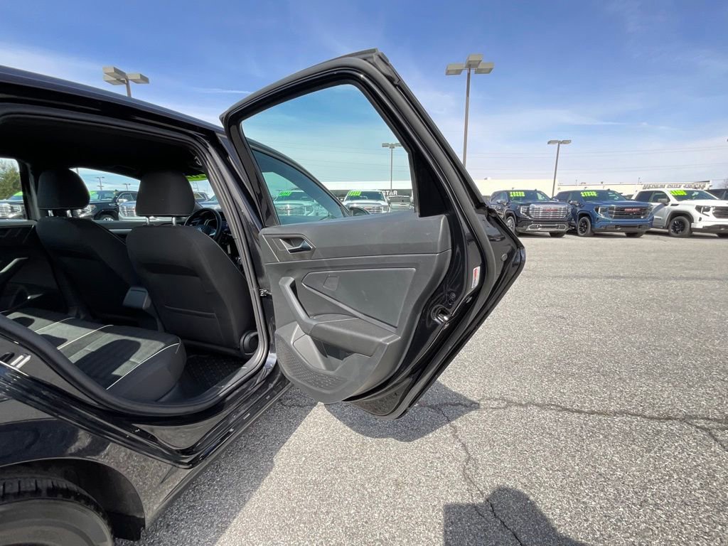 Used 2022 Volkswagen Jetta Sport image 16