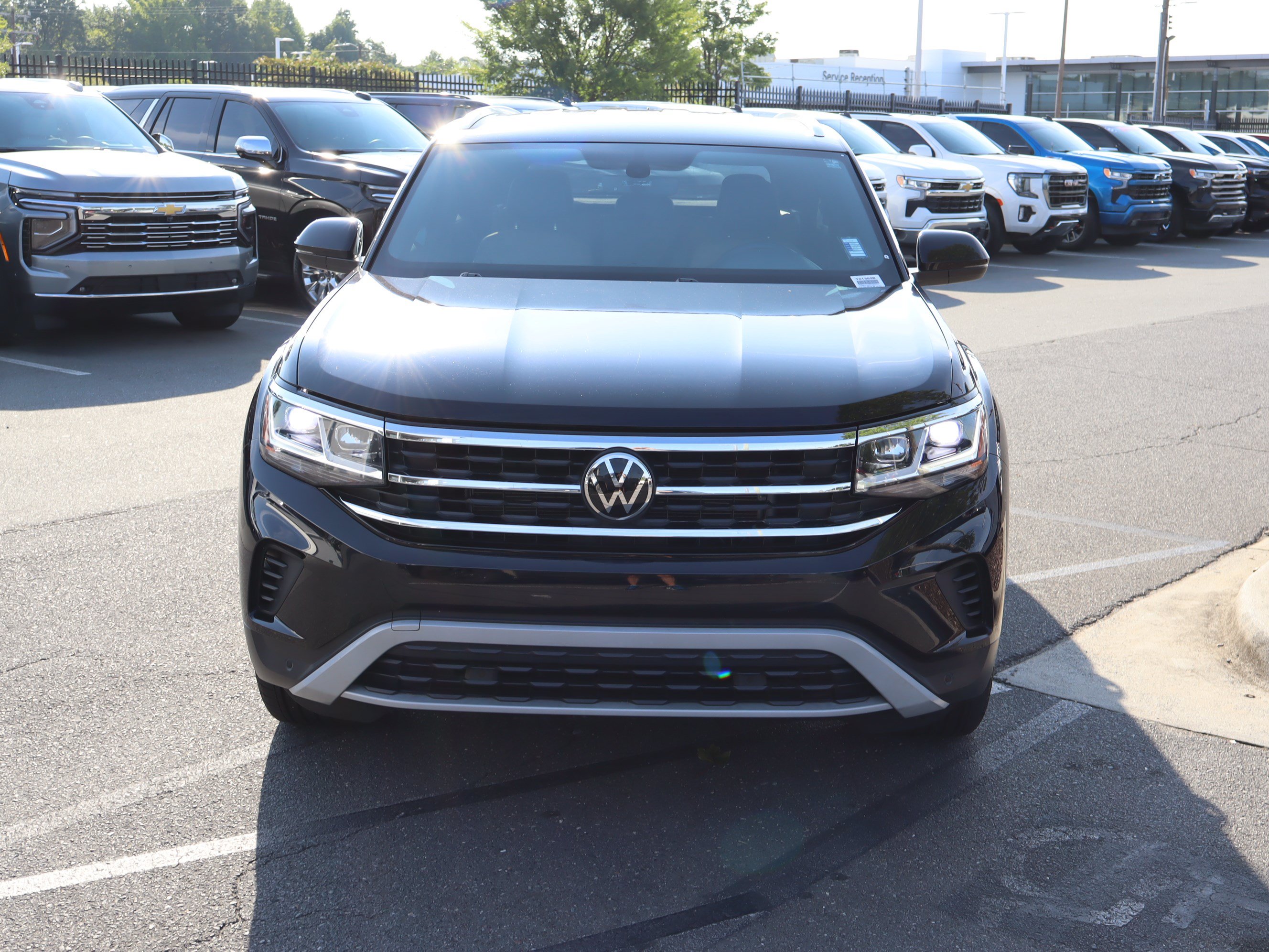 Used 2023 Volkswagen Atlas Cross Sport SE AWD/4WD image 3