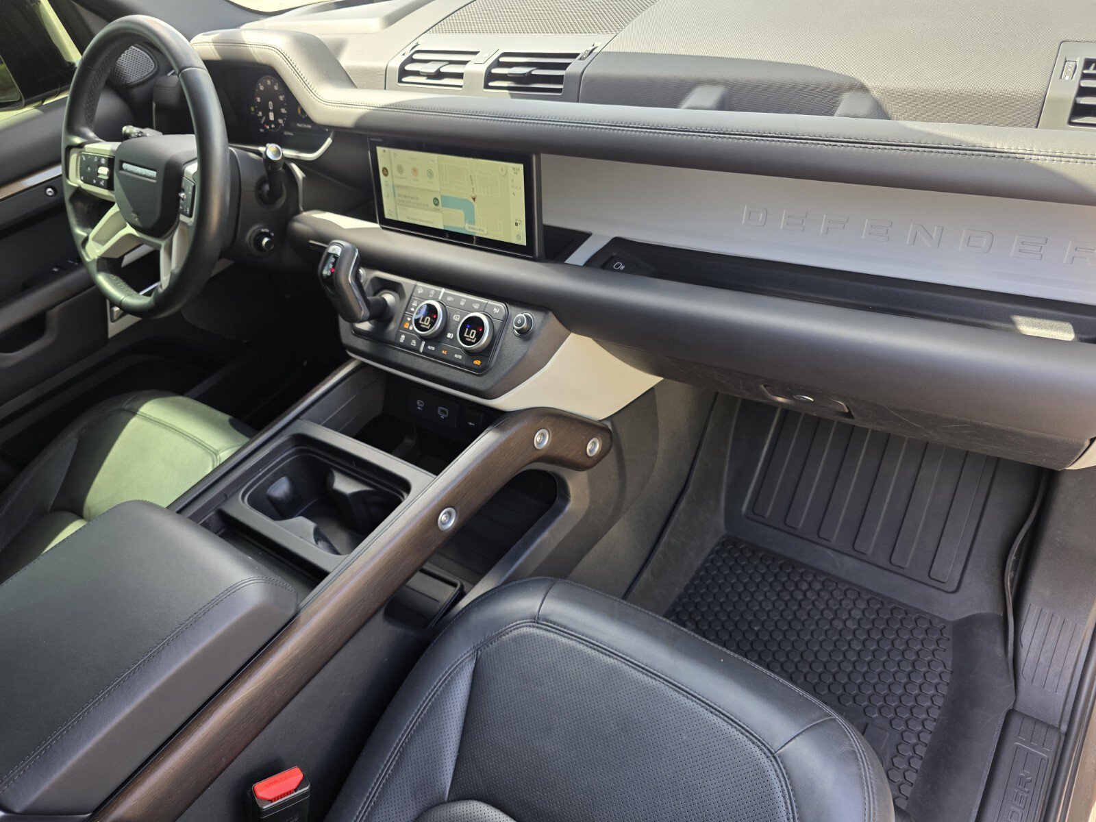 Certified 2024 Land Rover Defender 110 SE AWD/4WD image 29