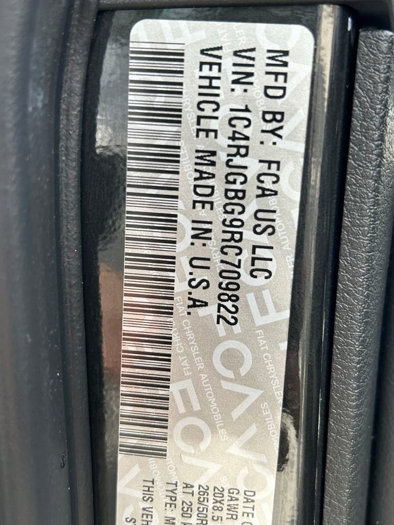 Used 2024 Jeep Grand Cherokee Limited w/ Black Appearance Package image 57