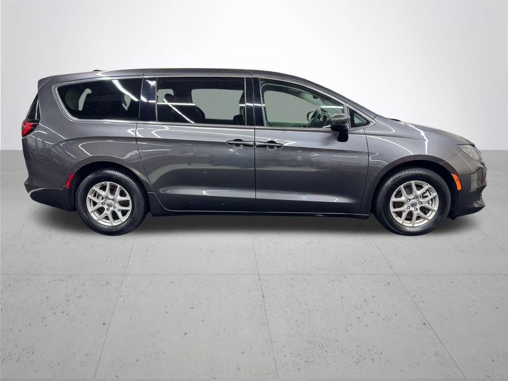 Used 2023 Chrysler Voyager LX FWD image 8