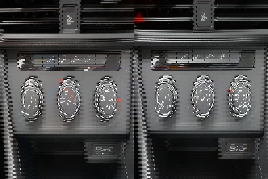 Used 2024 Volkswagen Jetta S image 21