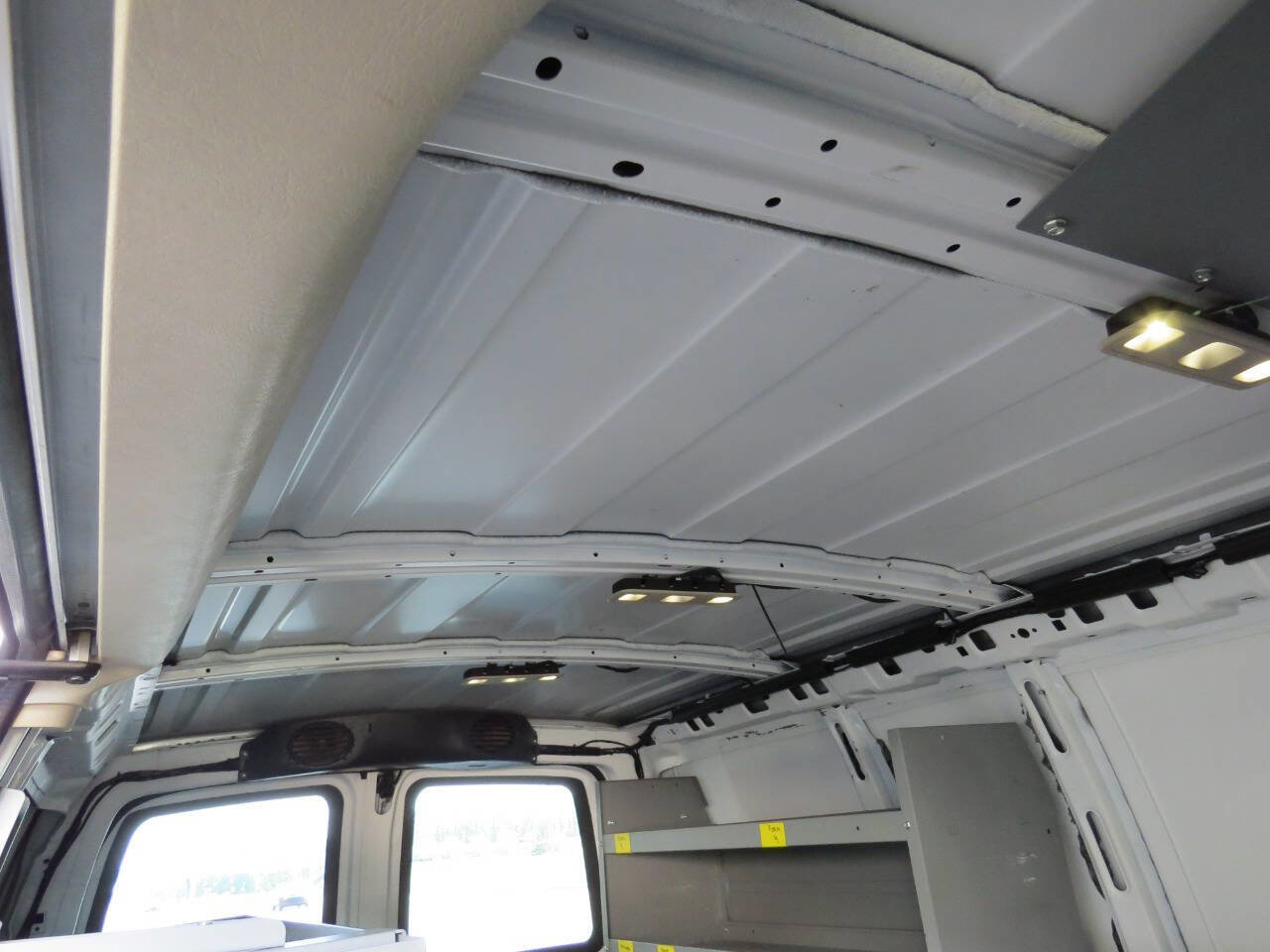 Used 2016 Chevrolet Express 3500 image 97