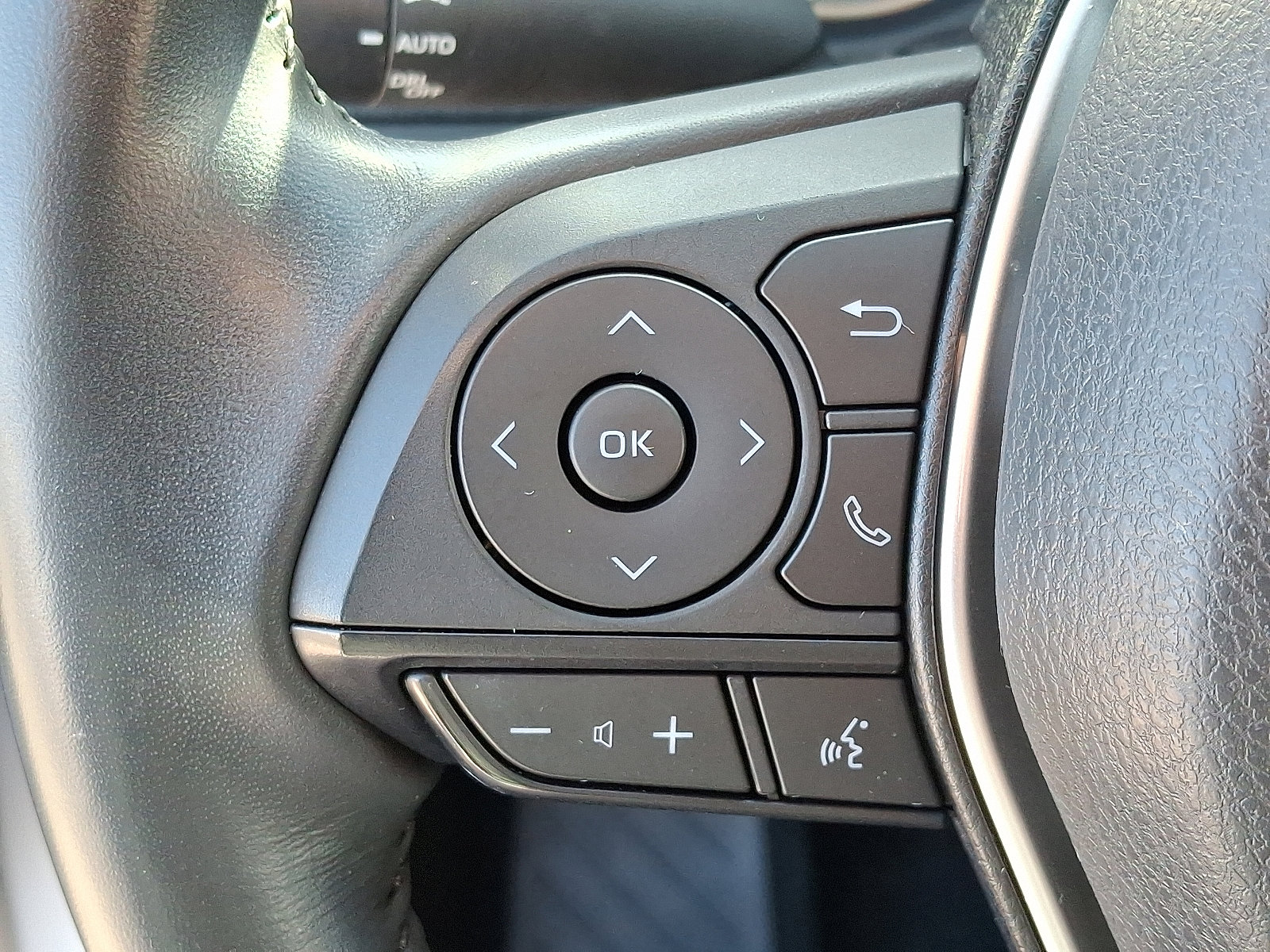 Certified 2023 Toyota Venza LE image 21