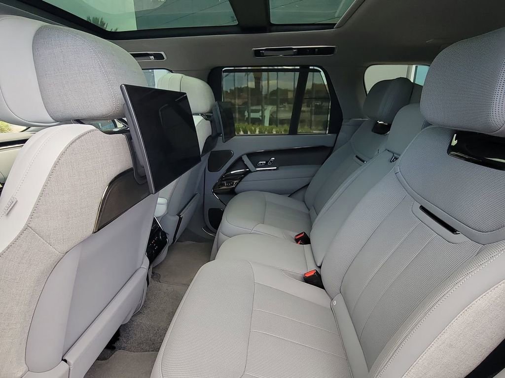 Certified 2023 Land Rover Range Rover SV AWD/4WD image 16