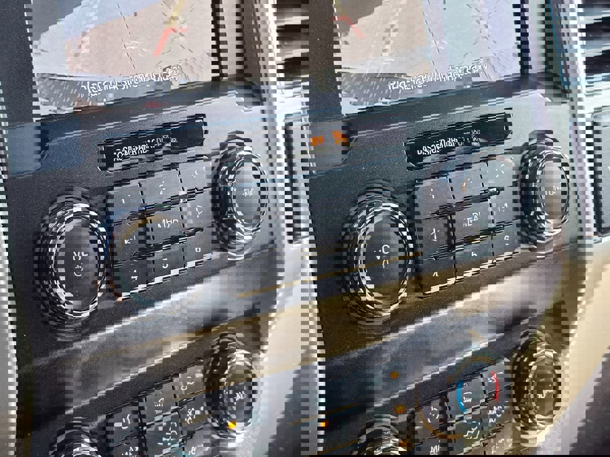 Used 2019 Ford F150 Lariat image 38