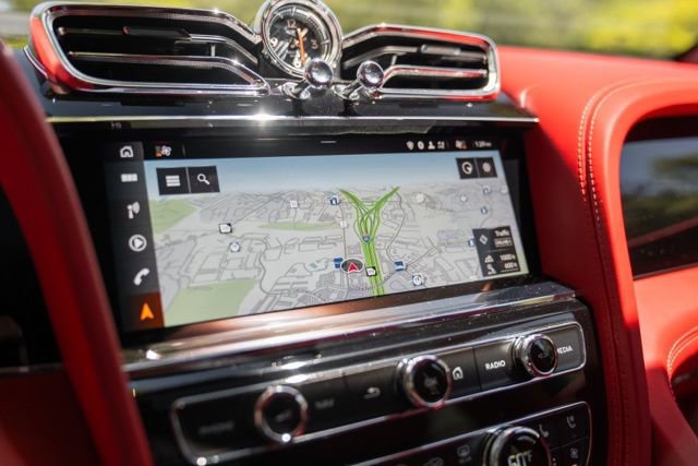 Used 2022 Bentley Bentayga image 39