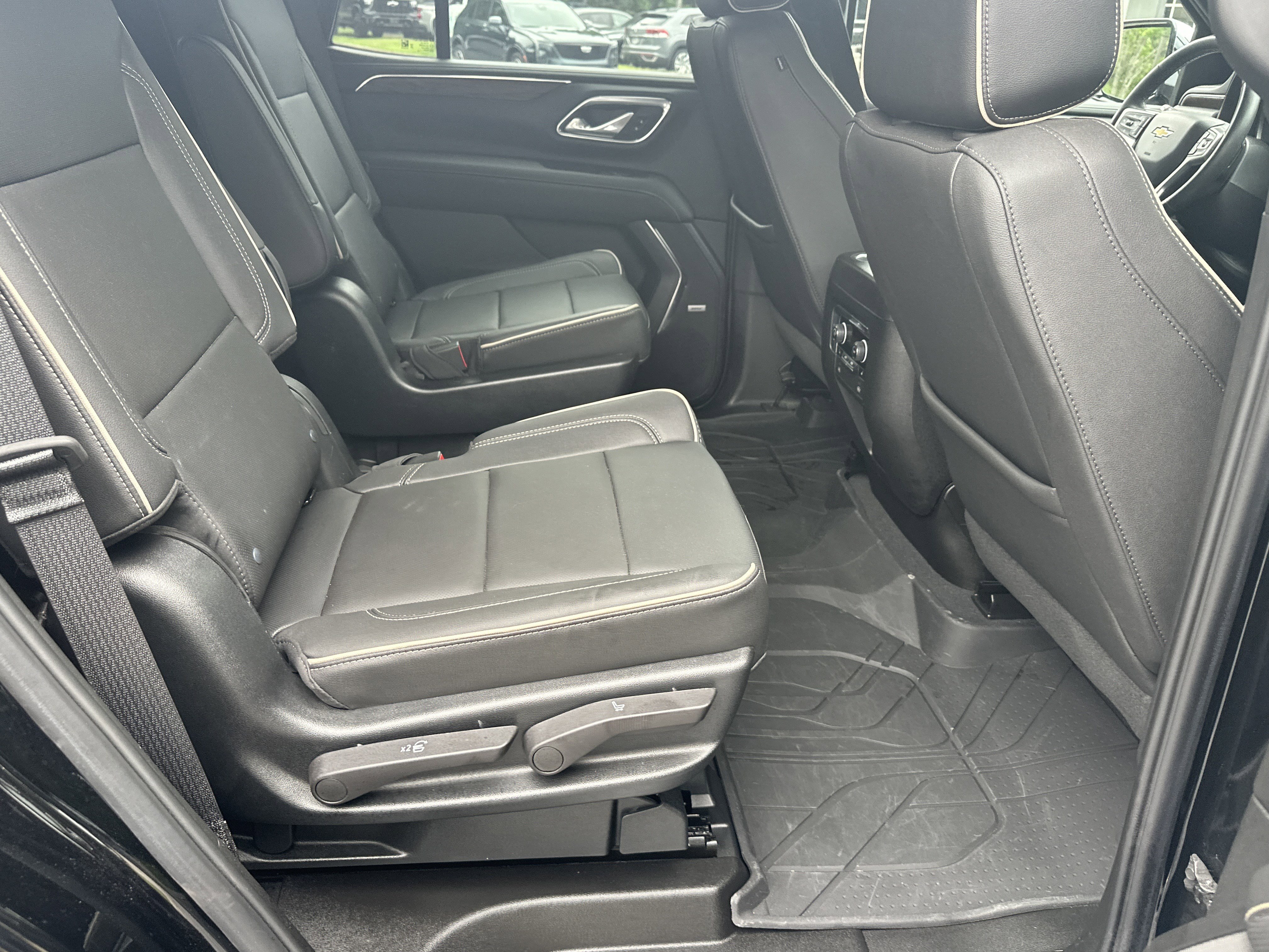 Used 2023 Chevrolet Tahoe Premier AWD/4WD image 17