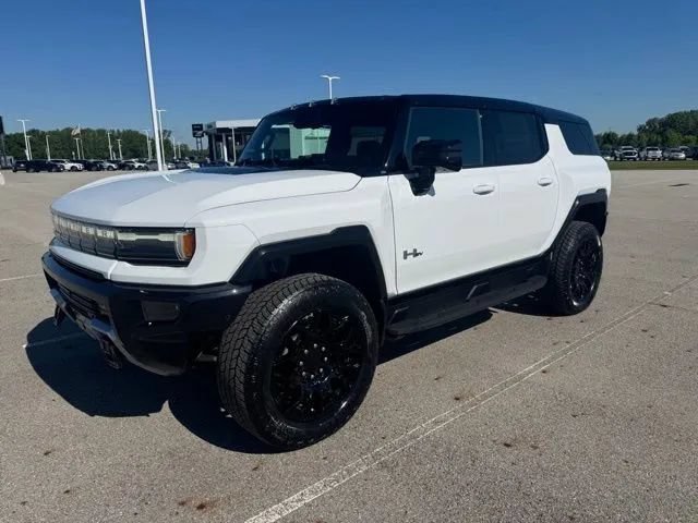 New 2026 GMC Hummer EV SUV w/ LPO, Illumination Package AWD/4WD image 3