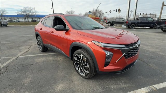 Used 2024 Chevrolet Trax RS w/ Driver Confidence Package image 2