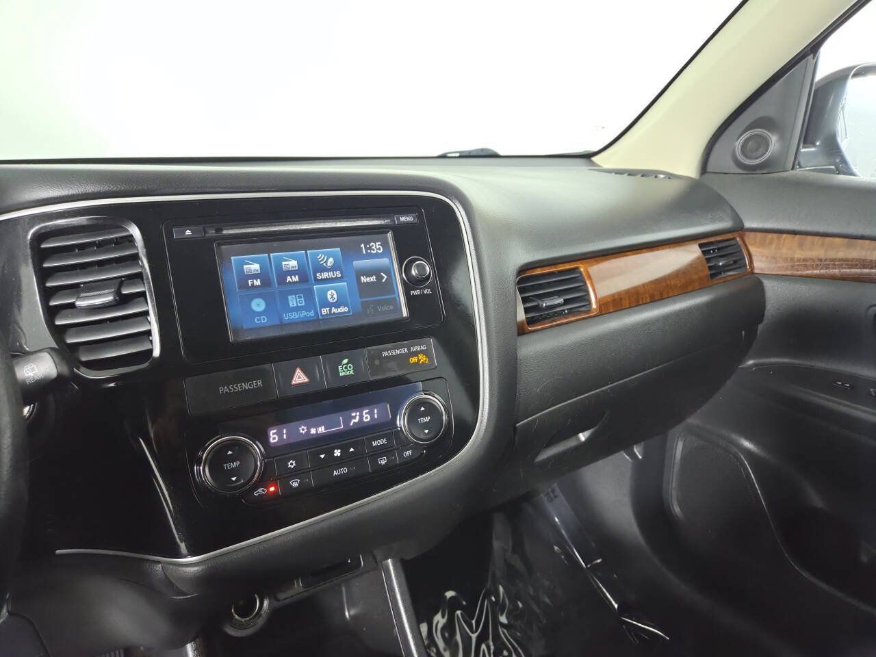 Used 2015 Mitsubishi Outlander GT AWD/4WD image 24