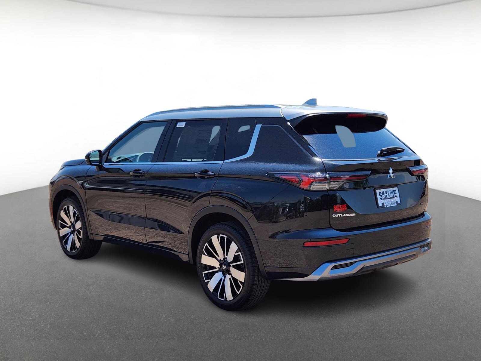 New 2025 Mitsubishi Outlander AWD image 4