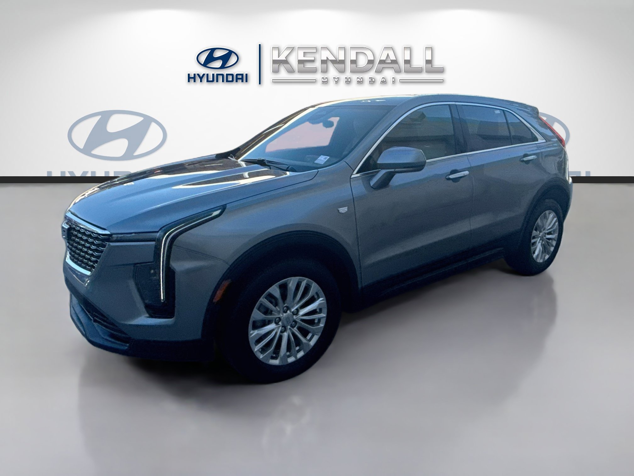 Used 2024 Cadillac XT4 Luxury w/ Cold Weather Package FWD image 3