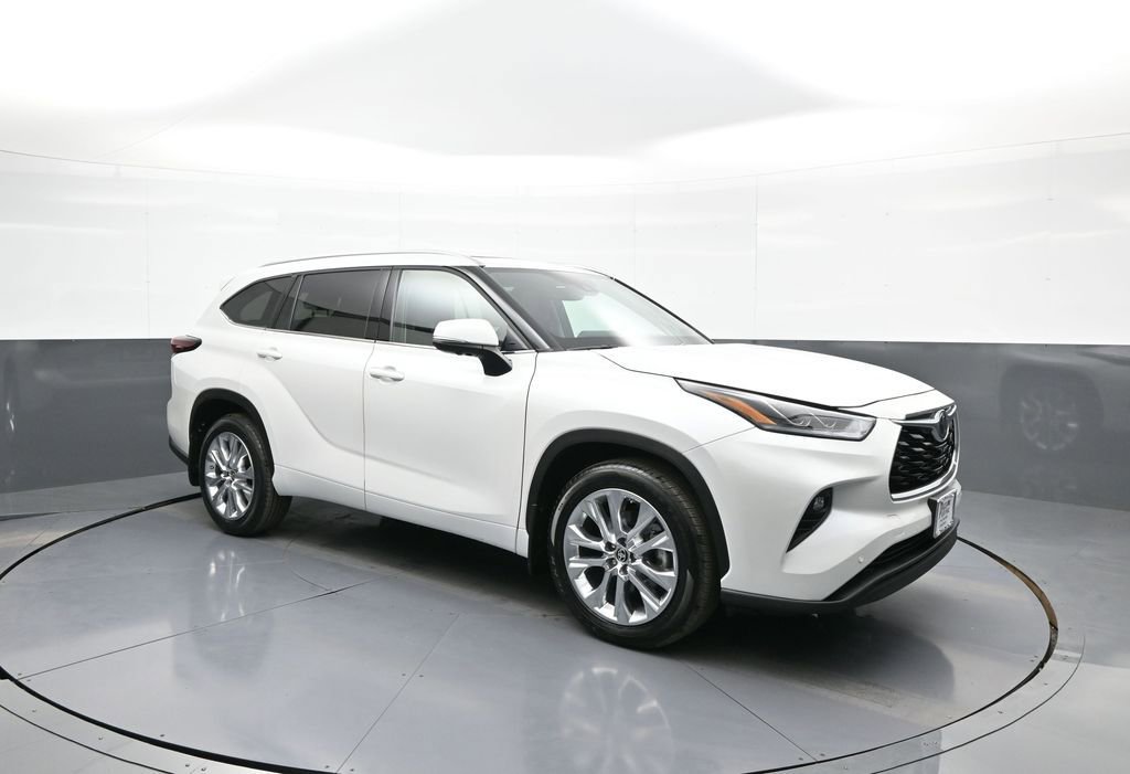 Used 2024 Toyota Highlander Limited AWD/4WD image 4