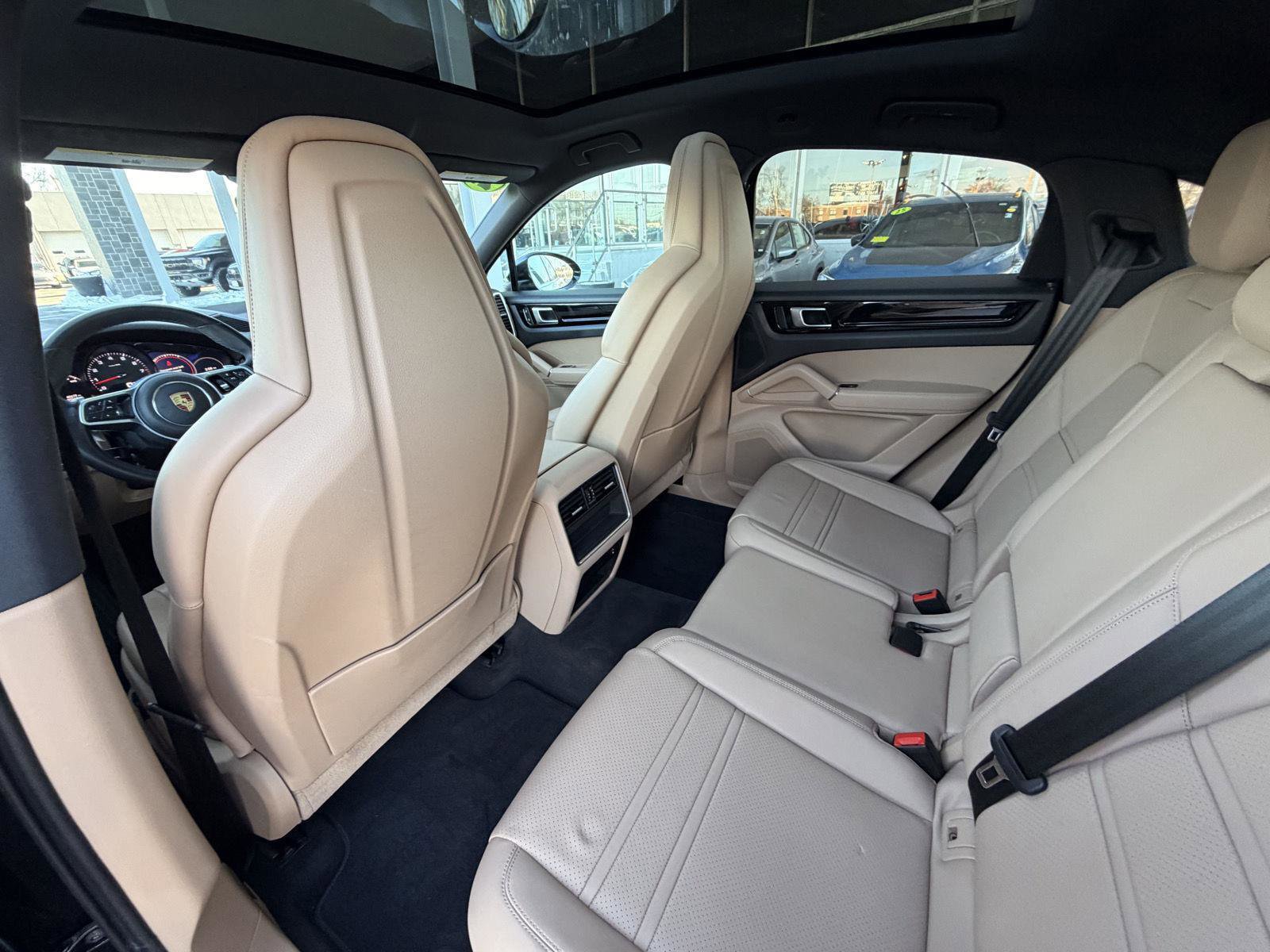 Used 2023 Porsche Cayenne image 30