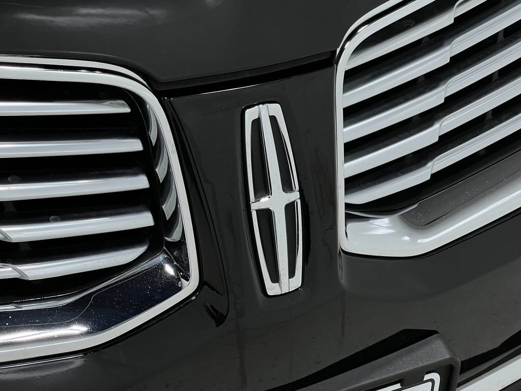 Used 2016 Lincoln MKX Reserve w/ Driver Assistance Package image 40