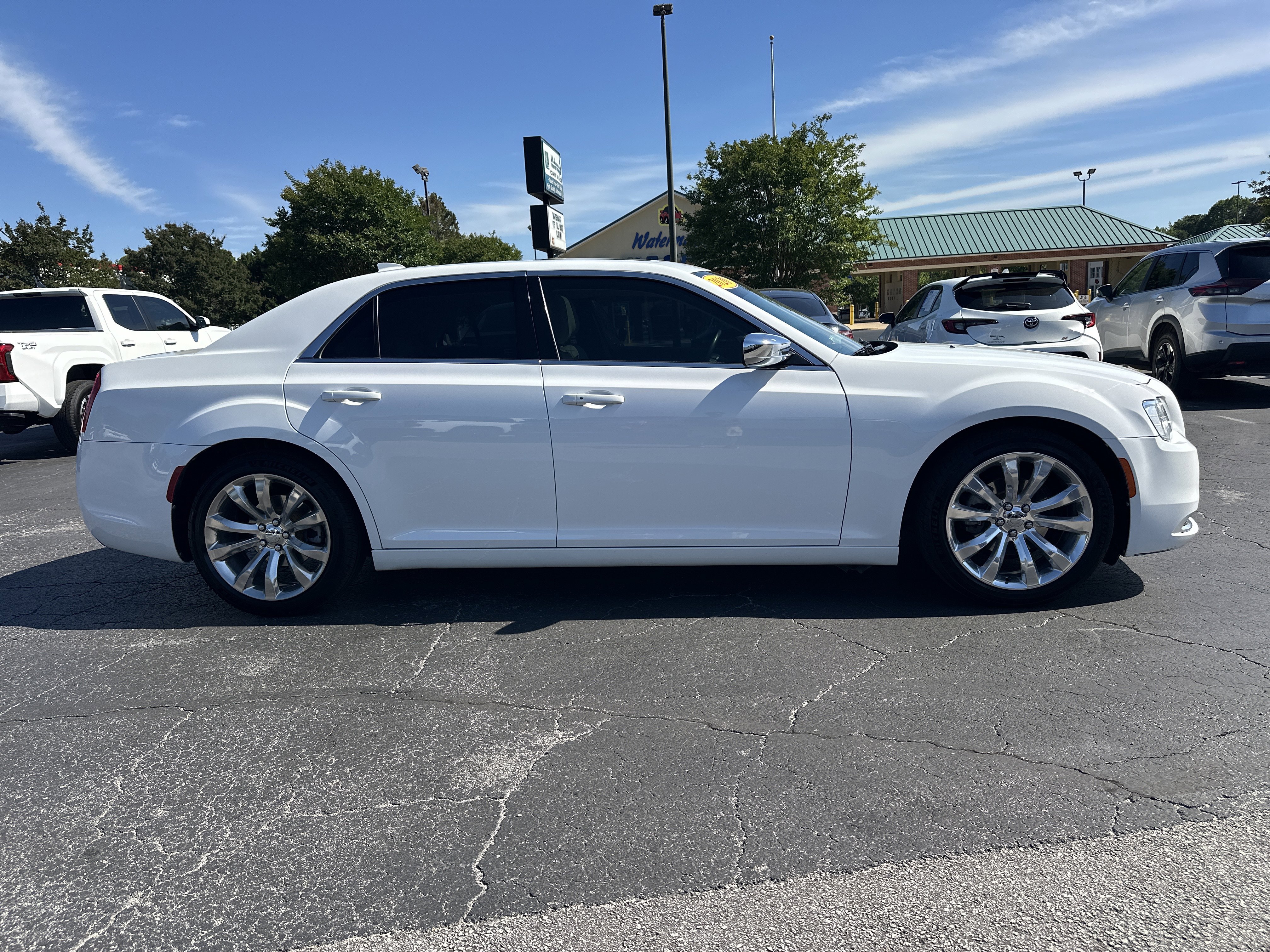 Used 2020 Chrysler 300 Touring L w/ Quick Order Package 2EF RWD image 9