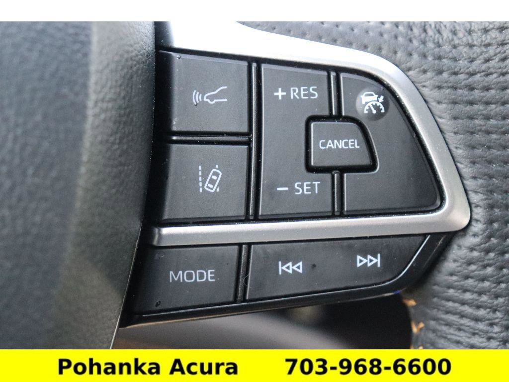 Used 2025 Toyota Sienna XLE Woodland Edition image 13