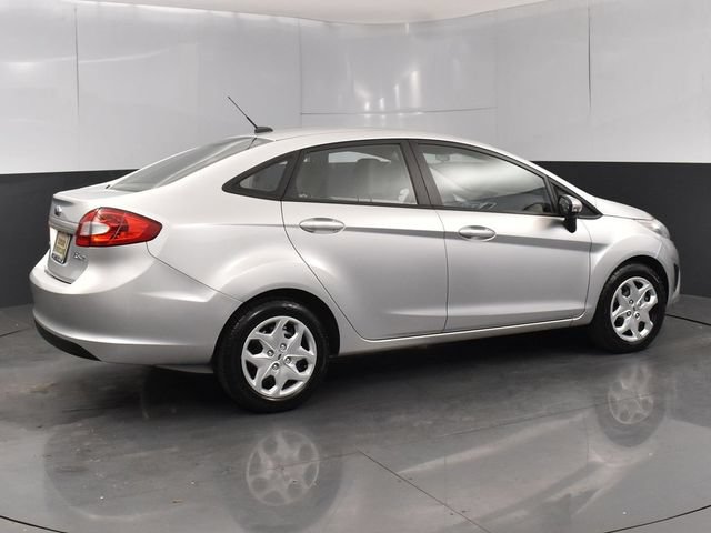 Used 2013 Ford Fiesta SE FWD image 3